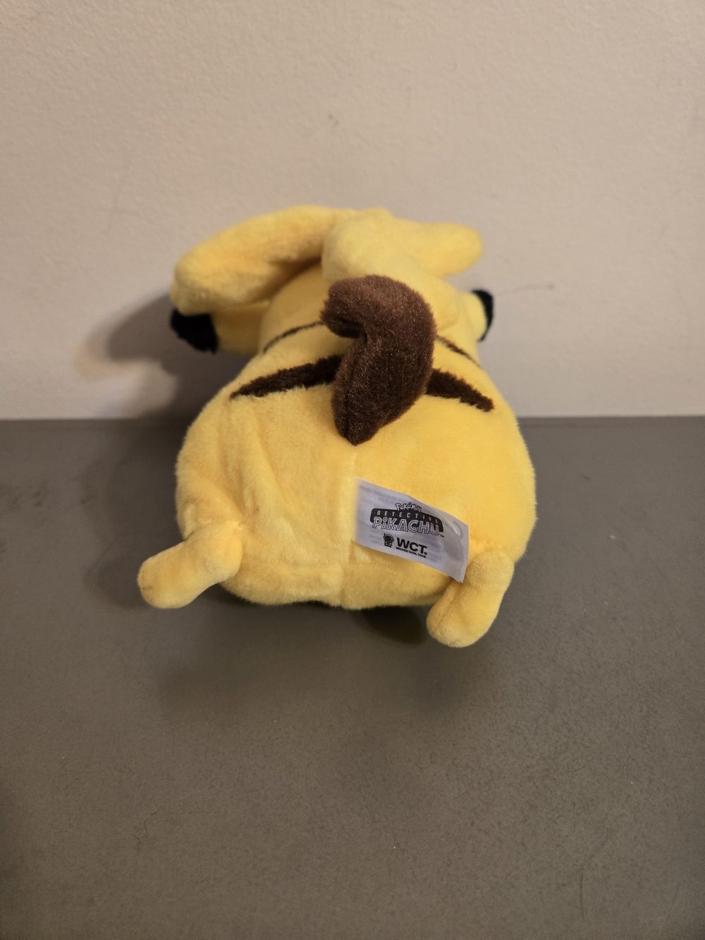 Pokémon Detective Pikachu 9" Plush Toy - Picture 6 of 6